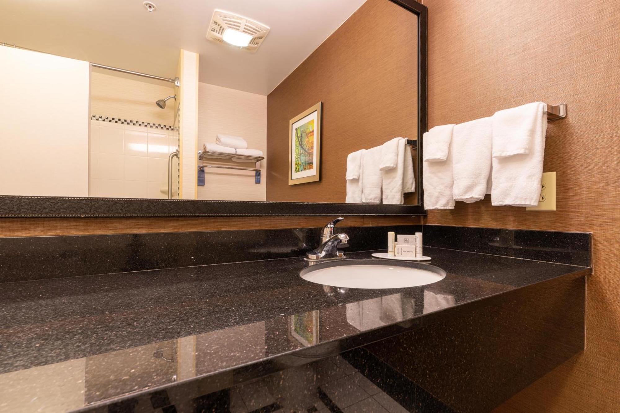 Fairfield Inn & Suites By Marriott Карлайл Екстериор снимка